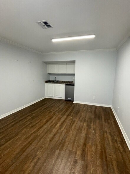 More Photos Of 1310 Driftwood Dr, Bossier City Warehouse For Lease