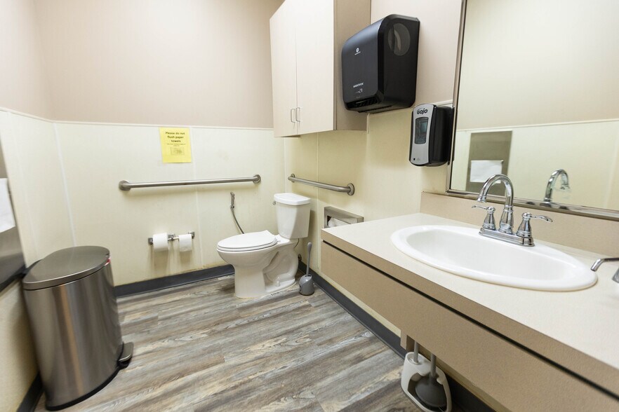 More Photos Of 3320 Lavon Dr, Garland Bank For Sale