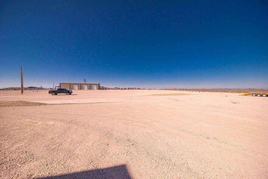 More Photos Of 14010 W Silver Fox Trl, Odessa Warehouse For Lease