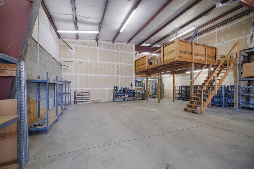 More Photos Of 5237 Commerce Cir, Indianapolis Warehouse For Sale
