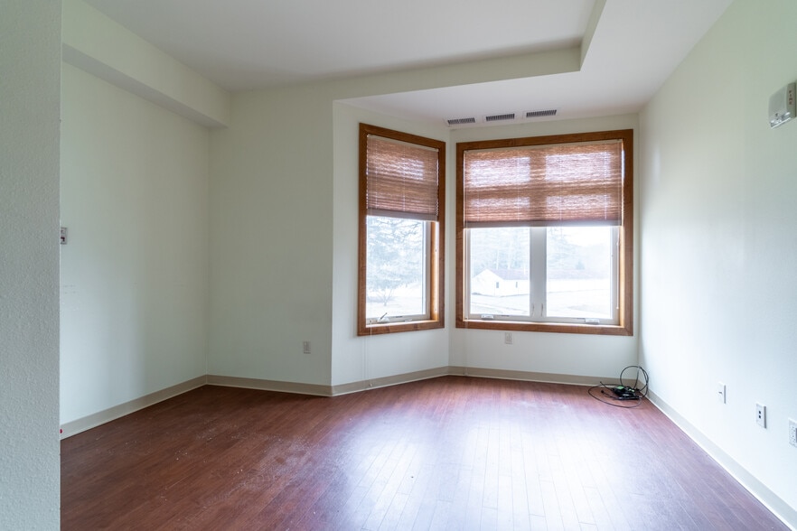 More Photos Of 25 Victory Noll Dr, Huntington Healthcare For Sale