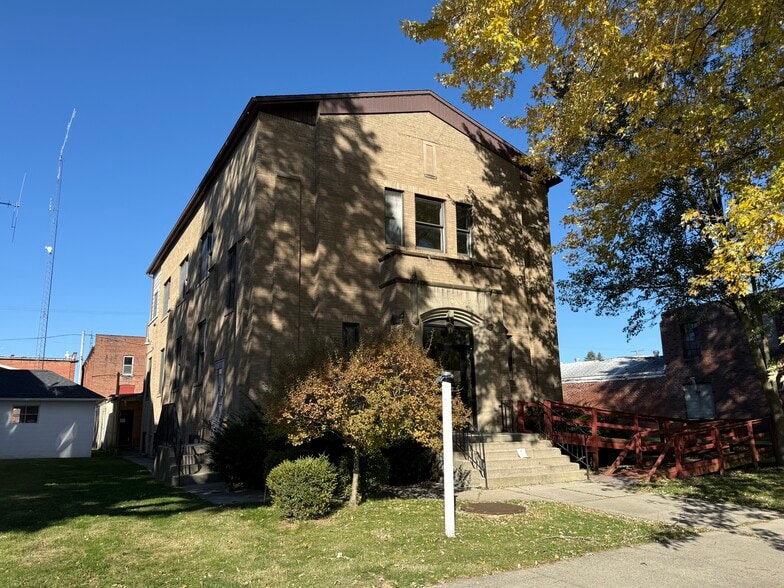 Primary Photo Of 224 E Rensselaer St, Bucyrus General Retail For Sale