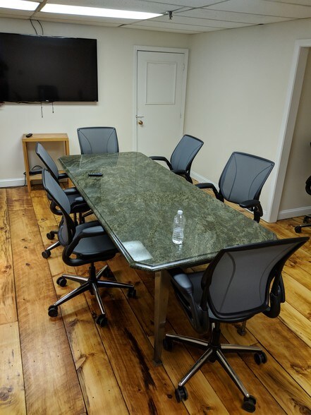 More Photos Of 33 Elm St, Merrimack Warehouse For Lease