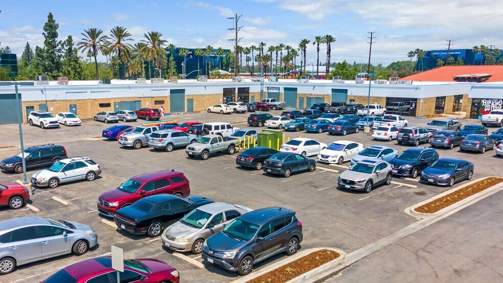 More Photos Of 165 W Hospitality Ln, San Bernardino Flex For Lease