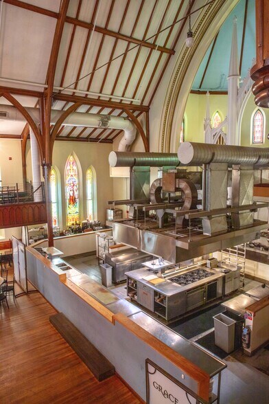 More Photos Of 15 Chestnut St, Portland Specialty For Sale