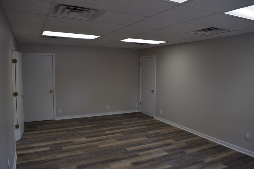 More Photos Of 4329 Emerson St, Jacksonville Warehouse For Lease