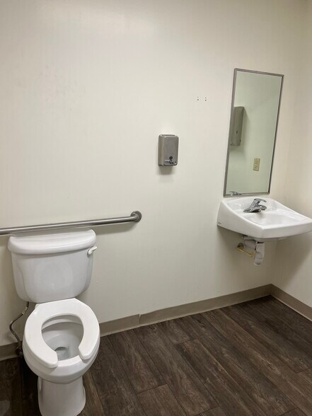 More Photos Of 2433 S 86th St, Tampa Warehouse For Lease