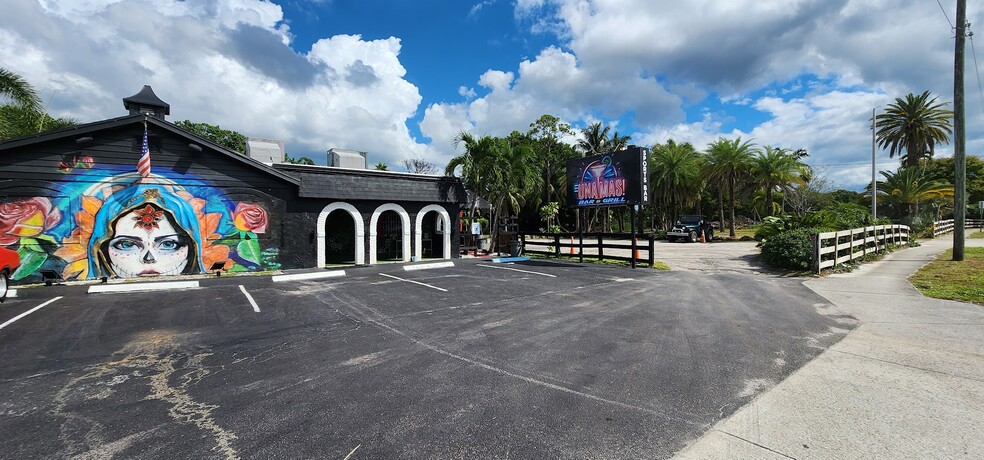 More Photos Of , Palm Springs General Retail For Sale