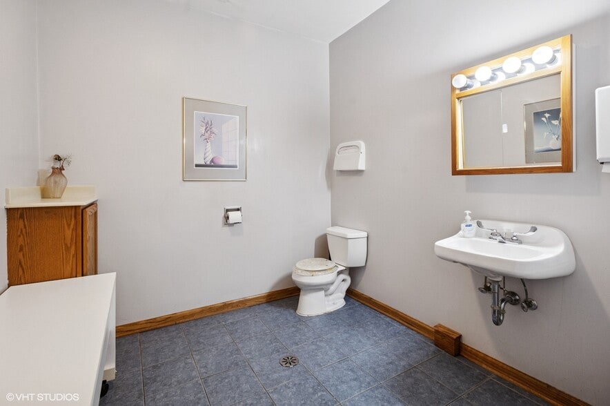 More Photos Of 1471 W Irving Park Rd, Chicago Apartments For Sale