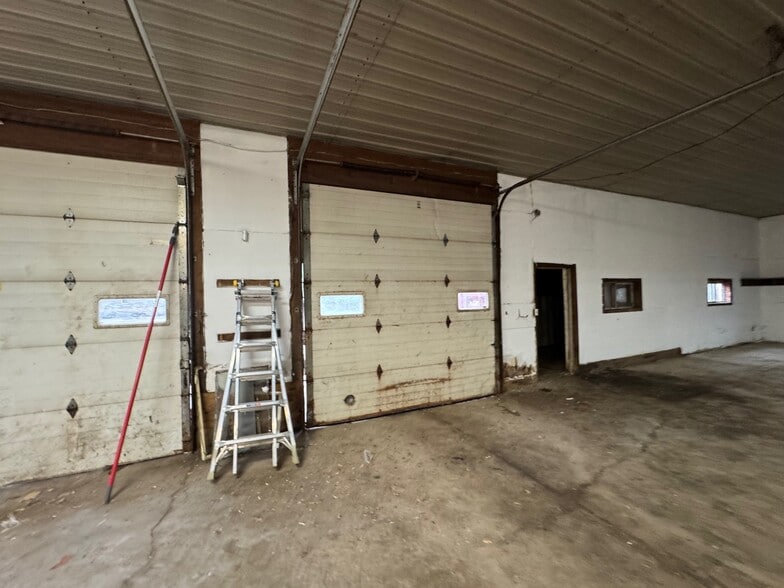 More Photos Of 1103 Fabyan Pkwy, Geneva Manufacturing For Lease