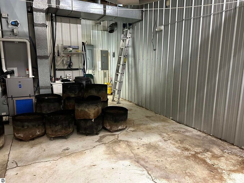 More Photos Of 315 E Dresden St, Kalkaska Warehouse For Sale