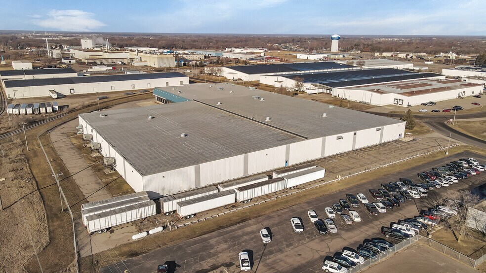 More Photos Of 20 McLeland Rd, Saint Cloud Warehouse For Lease