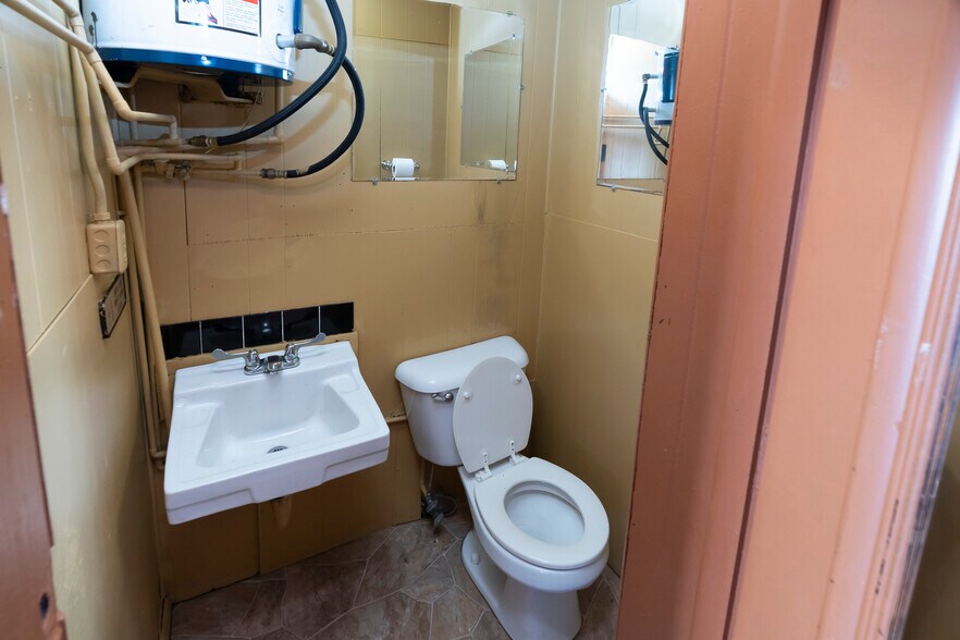 More Photos Of 300 S Illinois Ave, Carbondale Storefront Retail Office For Sale