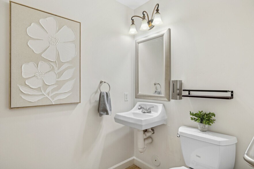 More Photos Of 3827 E Oak St, Phoenix Assisted Living For Sale