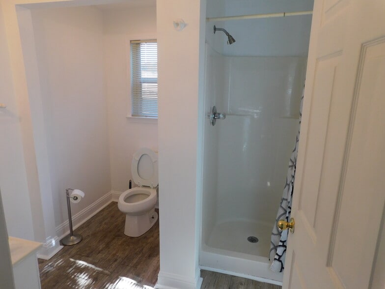 More Photos Of 2016 Dayton Blvd, Chattanooga Light Distribution For Lease