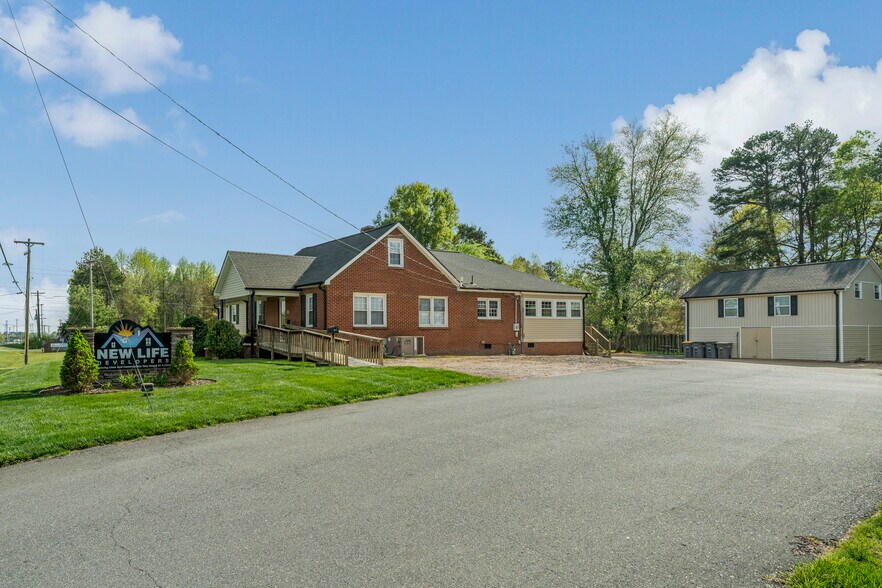 More Photos Of 2310 Concord Lake Rd, Kannapolis Office Residential For Lease