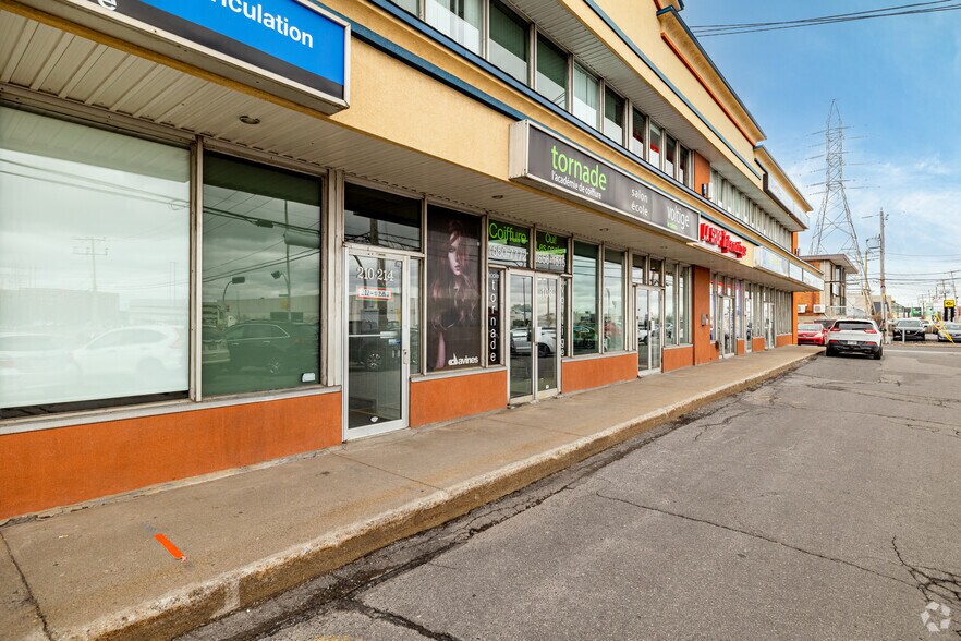 More Photos Of 2152 Boul Lapinière, Brossard Storefront Retail Office For Lease