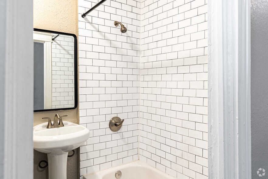 More Photos Of 3201-3211 Broadway St, Kansas City Apartments For Sale
