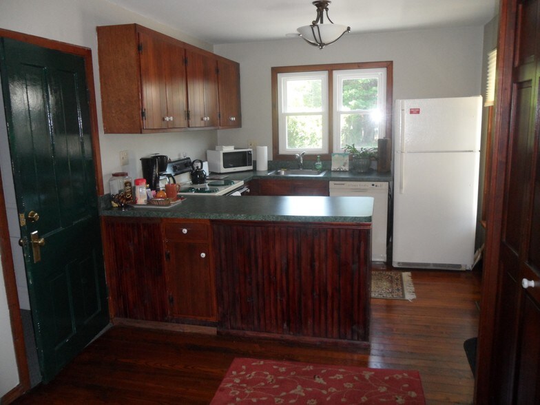 More Photos Of 1119 Bassett Rd, Westlake Office For Sale
