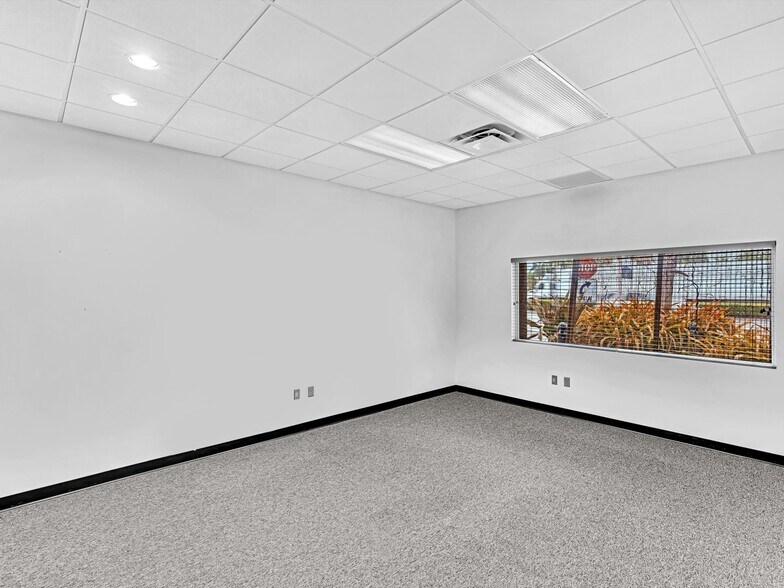 More Photos Of 2200 N University Dr, Sunrise Warehouse For Sale