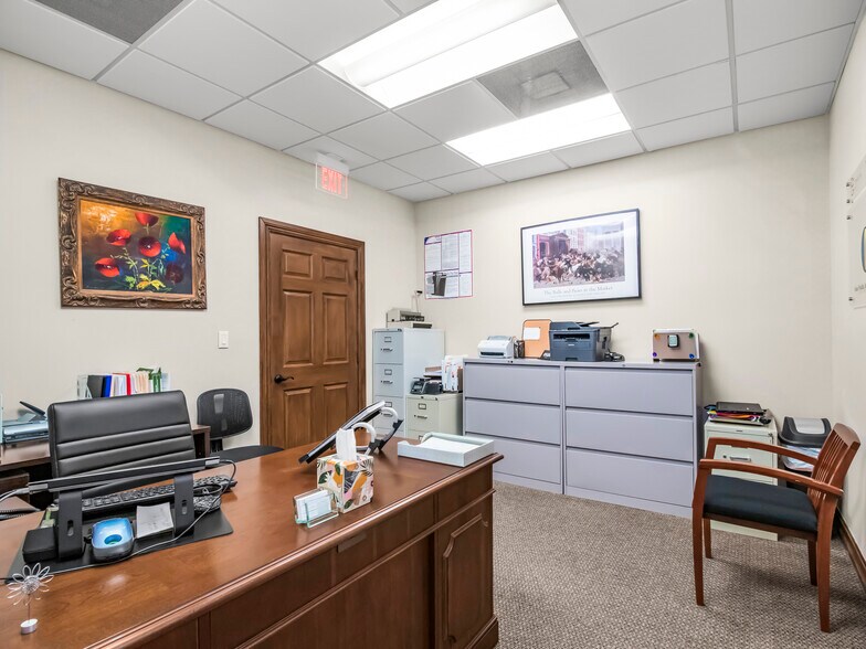 More Photos Of 71 NE 27th Ave, Pompano Beach Office For Sale
