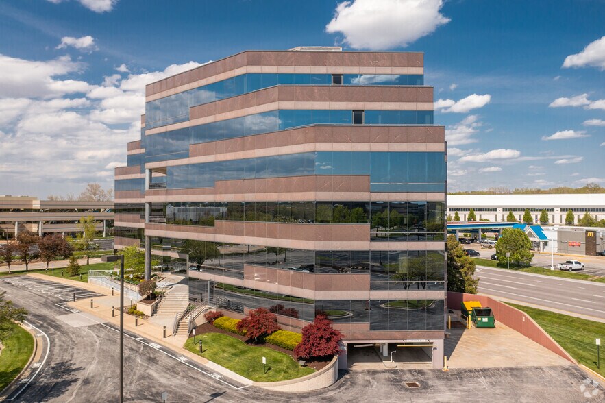 More Photos Of 3300 Rider Trail S, Earth City Office For Lease