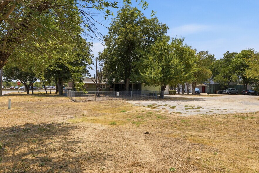 More Photos Of 208 E Hwy 79 St, Hutto Daycare Center For Lease