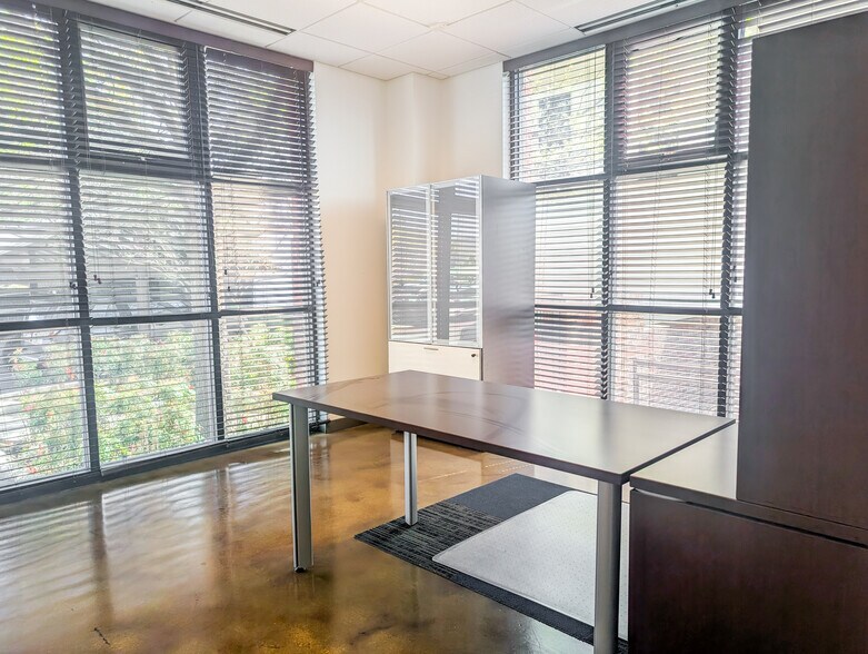 More Photos Of 2632 Broadway St, San Antonio Office Residential For Lease