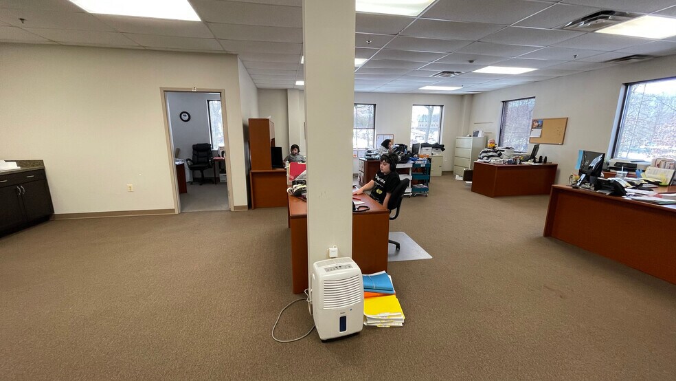 More Photos Of 6933 Colchester Park Dr, Manassas Warehouse For Lease