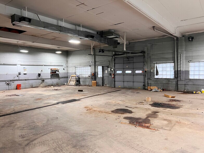 More Photos Of 22 Washington St, Brainerd Auto Dealership For Sale