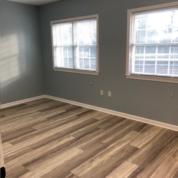 More Photos Of 722 Grant St, Herndon Medical For Sale