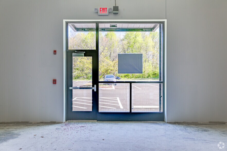 More Photos Of 1 Electronics Dr, Hamilton Warehouse For Lease