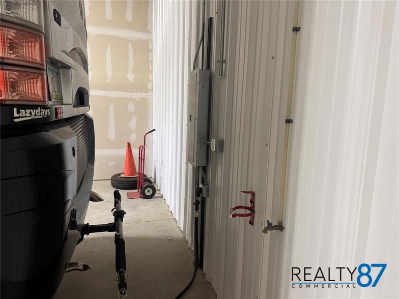 More Photos Of 4160 3rd Ave, Marion Flex For Lease