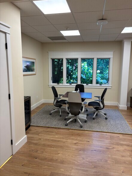 More Photos Of 126-130 N Main St, East Hampton Office For Lease