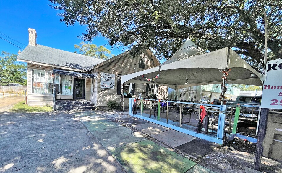 More Photos Of 2206 Government St, Mobile Freestanding For Lease