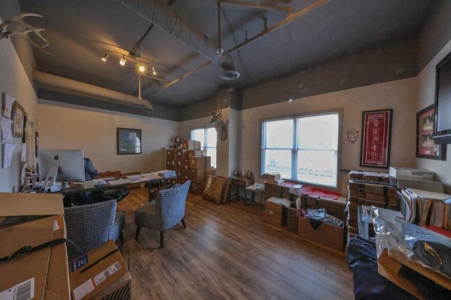 More Photos Of 10412 Allisonville Rd, Fishers Office For Sale