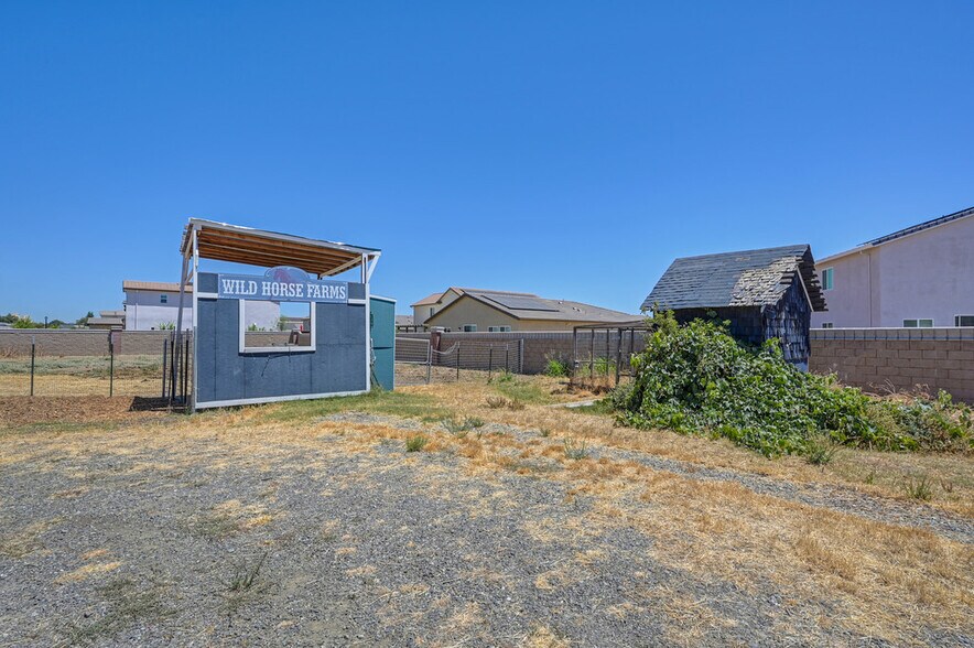 More Photos Of 19435 East St, Woodland Specialty For Sale