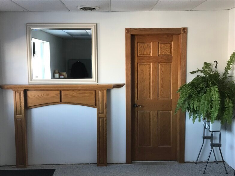 More Photos Of 10 E Veterans Memorial Hwy, Kasson Showroom For Lease