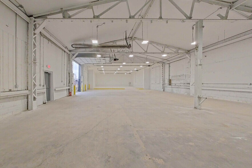 More Photos Of 3108 E Bristol Rd, Burton Warehouse For Lease
