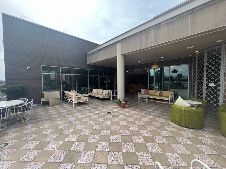 More Photos Of 8550-8594 Santa Monica Blvd, West Hollywood General Retail For Sale