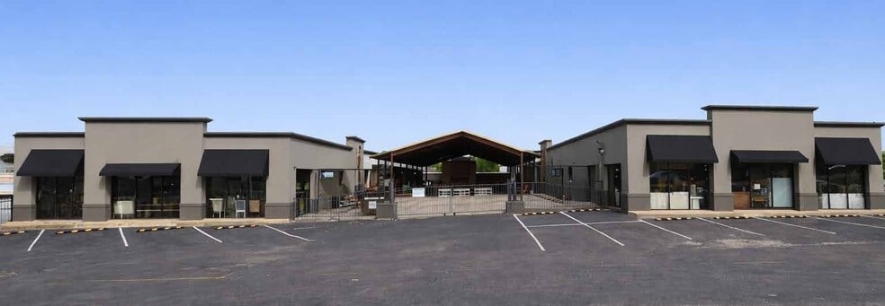 Primary Photo Of 10108 N Interstate 35, Austin Unknown For Lease