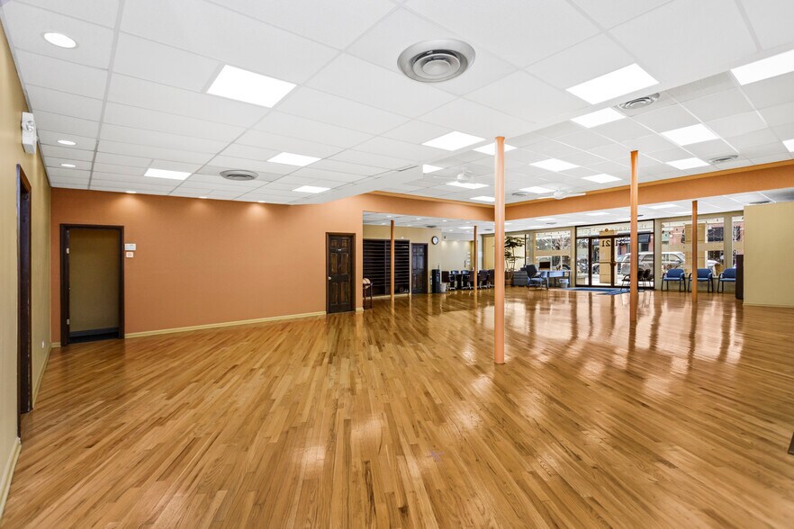 More Photos Of 3121 N Lincoln Ave, Chicago Loft Creative Space For Sale