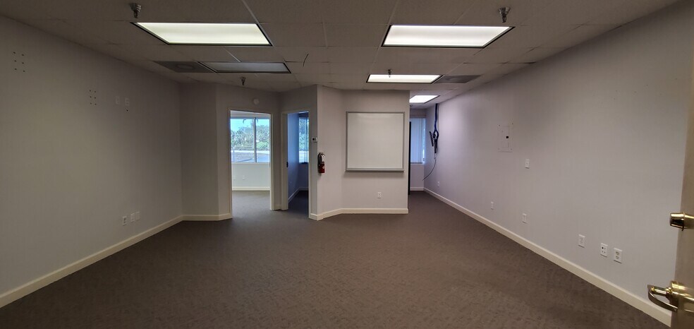 More Photos Of 17595 S Tamiami Trl, Fort Myers Medical For Lease