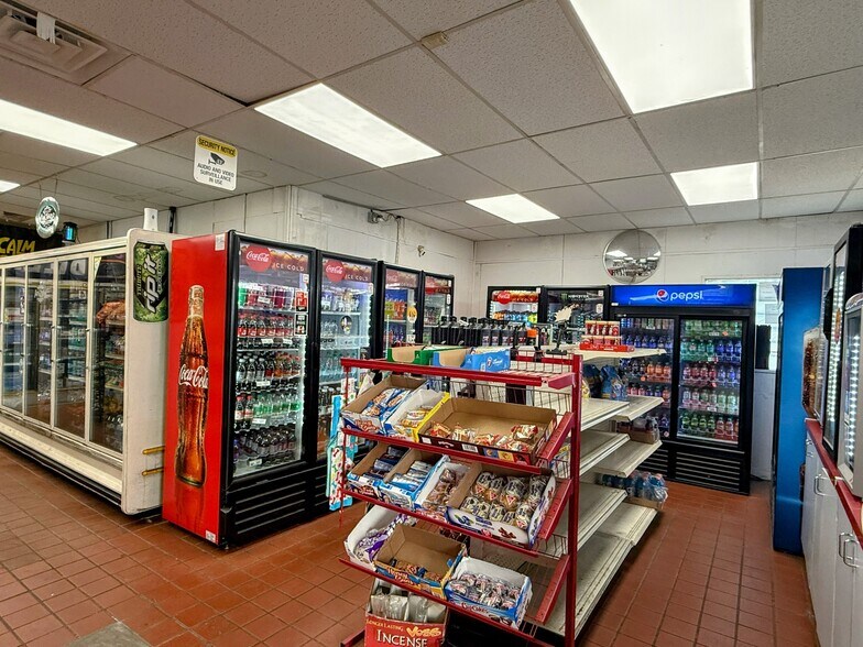 More Photos Of 4389 University Blvd S, Jacksonville Service Station For Sale