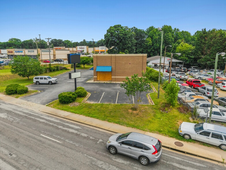 More Photos Of 3110 N Pleasantburg Dr, Greenville Auto Repair For Sale