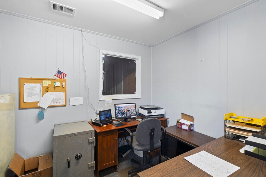 More Photos Of 209 State Highway 75 N, Huntsville Warehouse For Lease