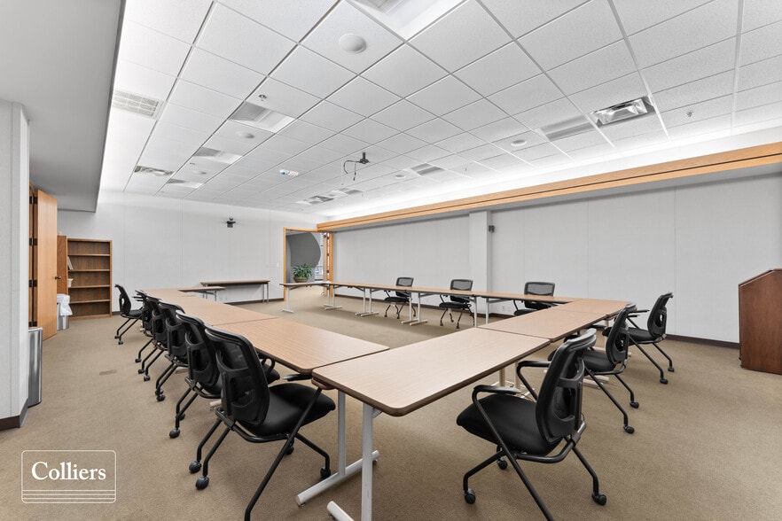 More Photos Of 305 E Main St, Siloam Springs Office For Sale