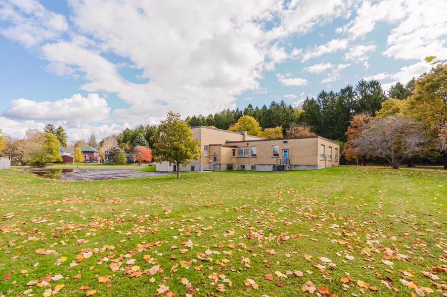 More Photos Of 557 Thompson Blvd, Watertown Religious Facility For Sale