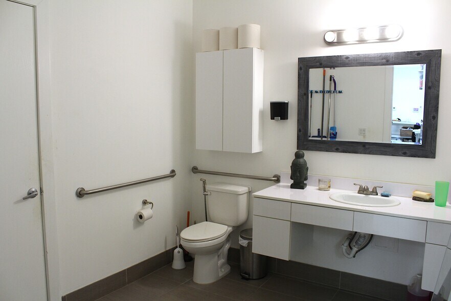 More Photos Of 4724 NW 2nd Ave, Boca Raton Warehouse For Sale