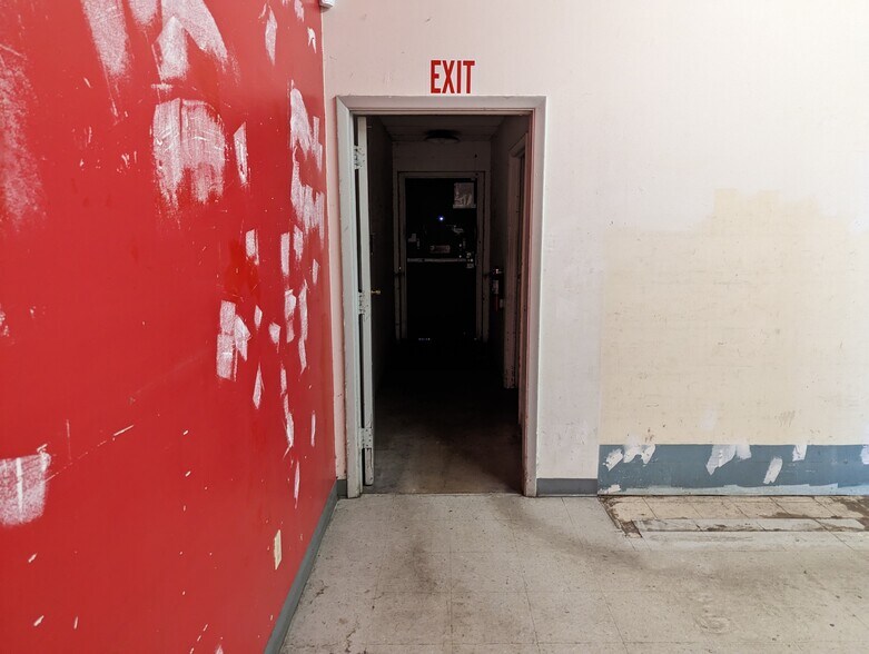 More Photos Of 601 N West St, Wichita Storefront For Lease